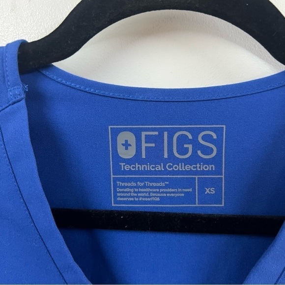 Figs Casma Three Pocket Scrub Top - Picture 6 of 9